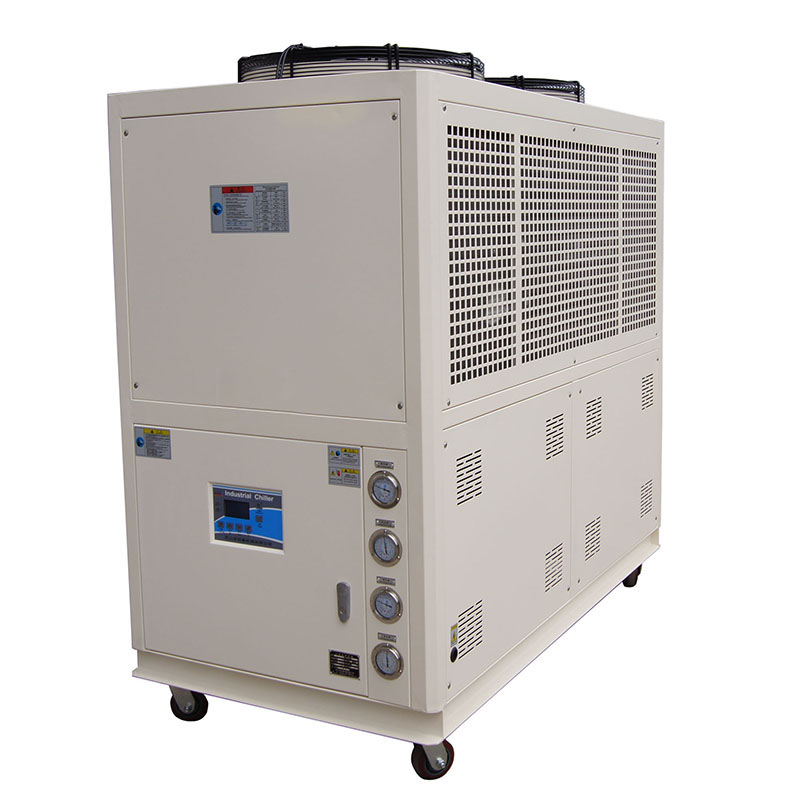 塑料機(jī)必須配冷水機(jī)嗎？冷水機(jī)分液器的應(yīng)用關(guān)鍵點(diǎn)